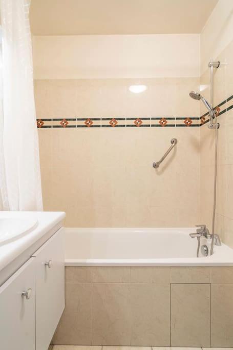 Appartement Avec Jardin Et Terrasse Pres De Paris Mantes-la-Jolie Kültér fotó