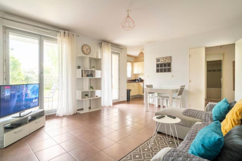 Appartement Avec Jardin Et Terrasse Pres De Paris Mantes-la-Jolie Kültér fotó